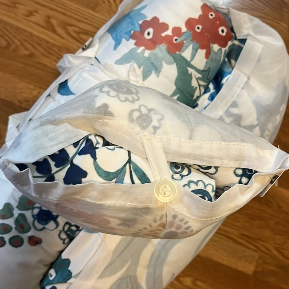 Anthropologie Velvet Hollyhock Quilt Size Queen with Shams NWT
